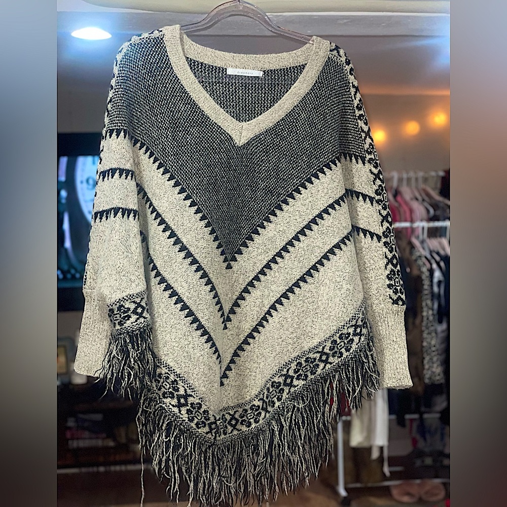 Women’s Poncho with Sleeves